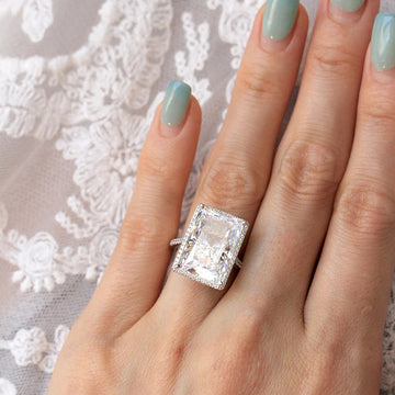 Bright Rectangular Eye Catching Fashion Ring