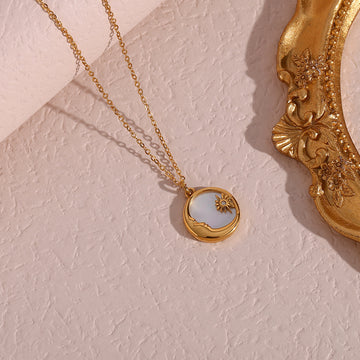 Popular Versatile Shell Moon Necklace With