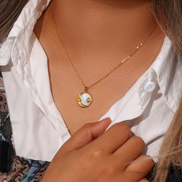 Popular Versatile Shell Moon Necklace With