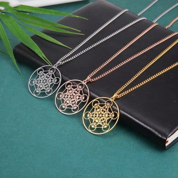 European And American Stainless Steel Hollow Necklace
