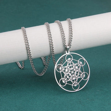 European And American Stainless Steel Hollow Necklace