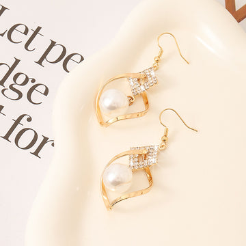 Women'S Fashionable Temperamental All Match Earrings