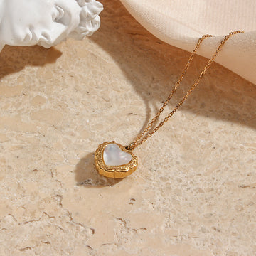 High Grade Love Light Luxury Pendant Necklace