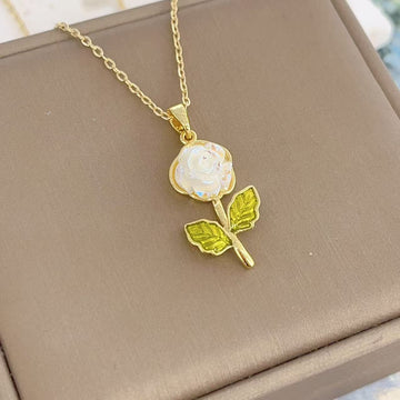 Women'S Laser Gardenia Pendant Necklace Fashionable