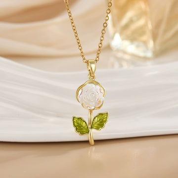 Women'S Laser Gardenia Pendant Necklace Fashionable