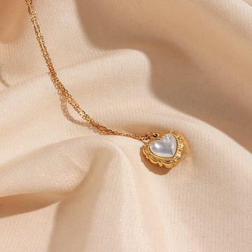 High Grade Love Light Luxury Pendant Necklace
