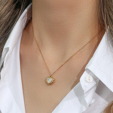 High Grade Love Light Luxury Pendant Necklace