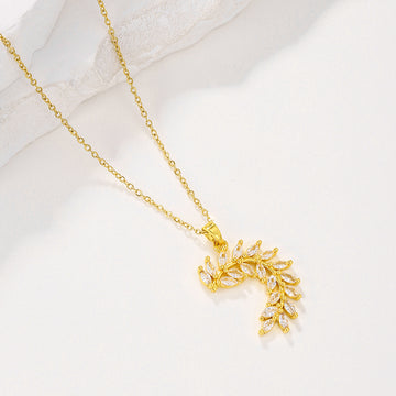 Fashionable Sparkling Zircon Leaf Pendant Necklace